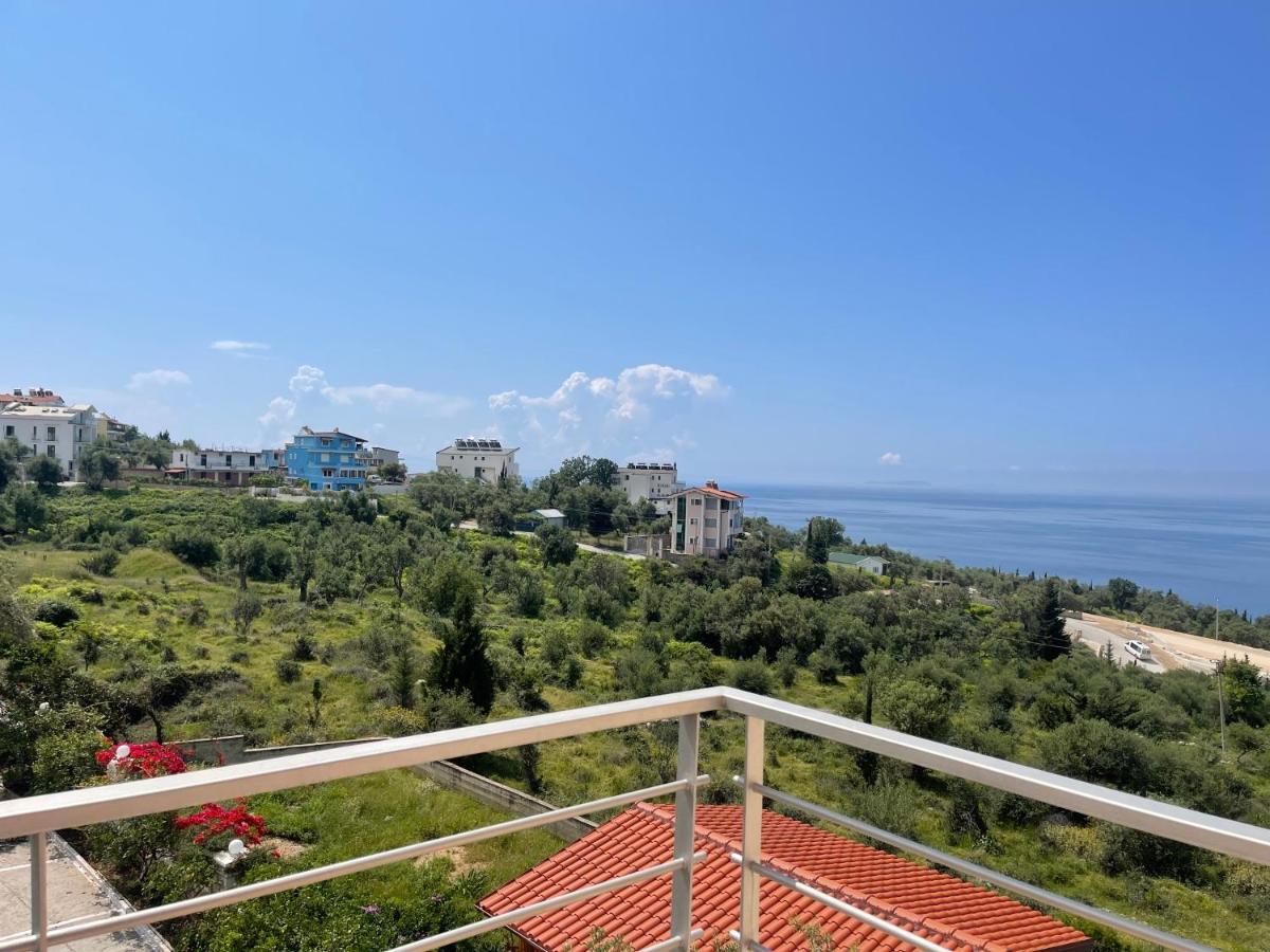 Season Inn Dhërmi Exterior foto