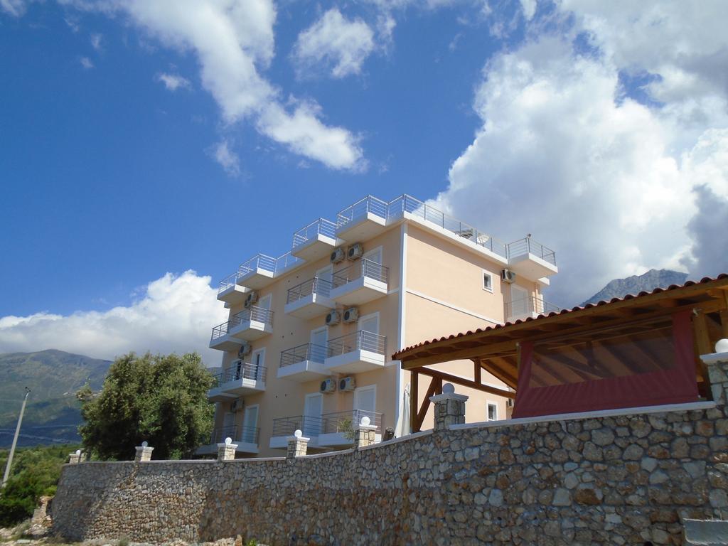 Season Inn Dhërmi Exterior foto