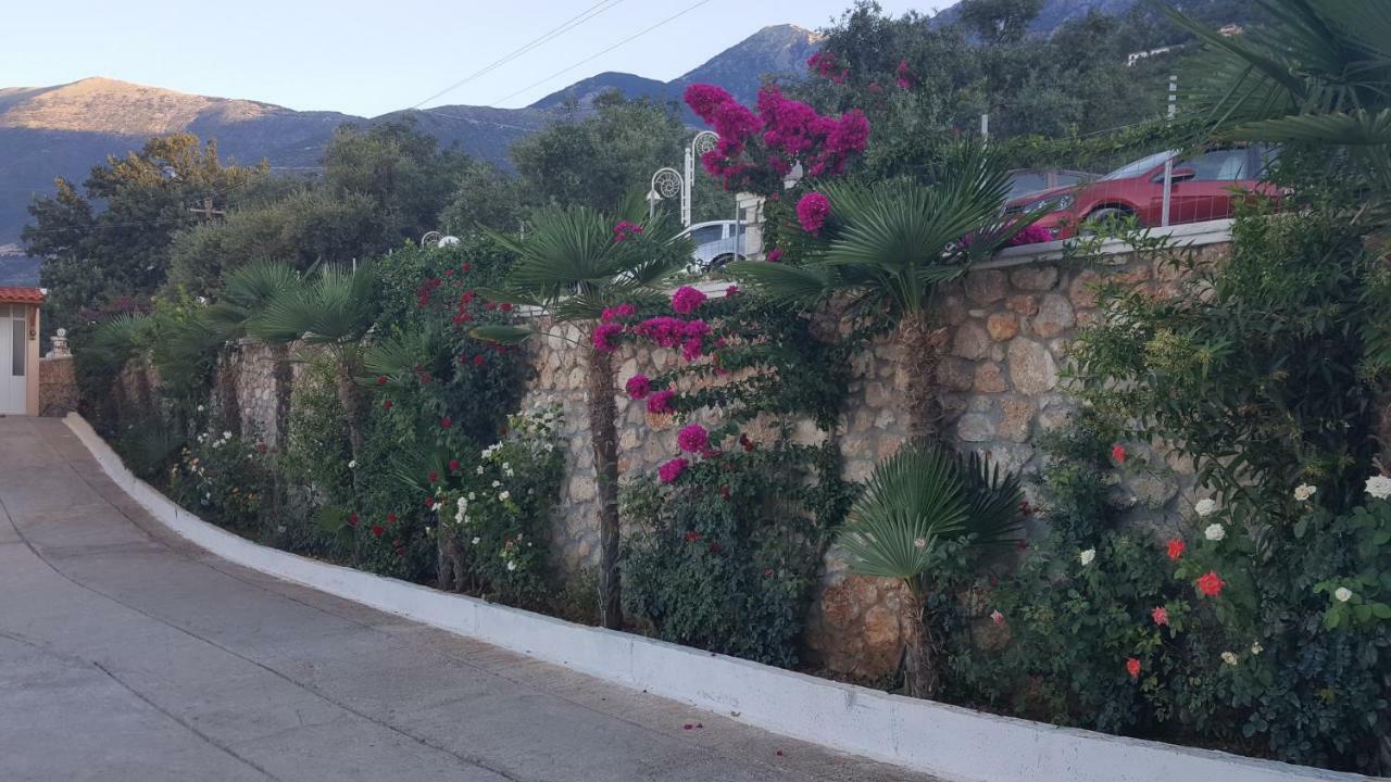 Season Inn Dhërmi Exterior foto